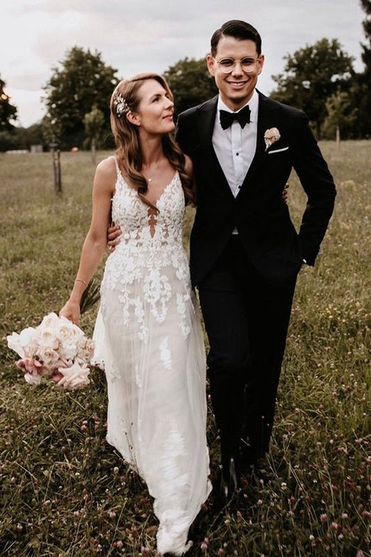 Charming A-line V Neck Tulle Wedding Dresses with Appliques