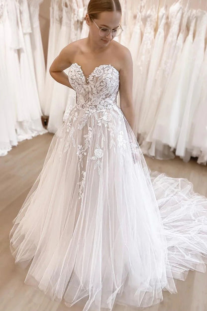 Charming A-line Sweetheart Tulle Wedding Dresses with Lace