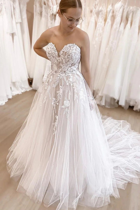 Charming A-line Sweetheart Tulle Wedding Dresses with Lace