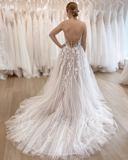 Charming A-line Sweetheart Tulle Wedding Dresses with Lace