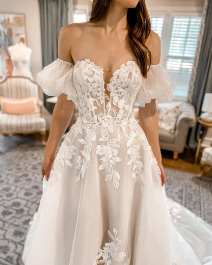 Cute A-line Sweetheart Tulle Wedding Dresses with Lace