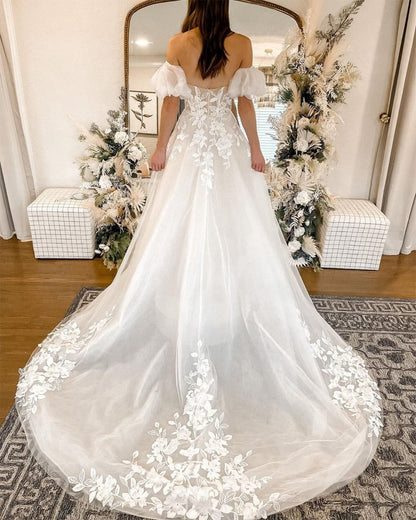 Cute A-line Sweetheart Tulle Wedding Dresses with Lace