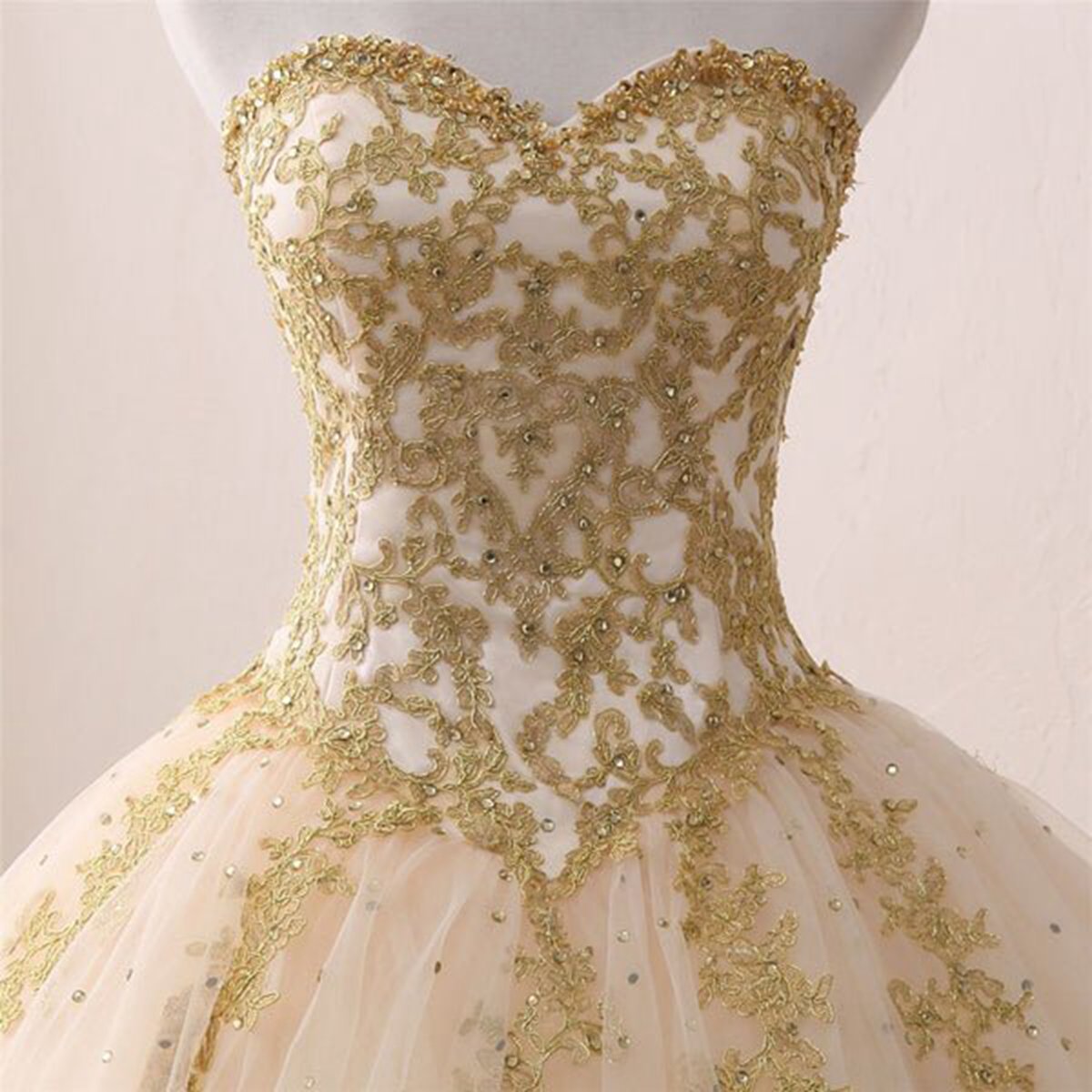 Quinceanera Dresses Ball Gown Sweetheart Strapless Sleeveless Appliques Beading Prom Dresses