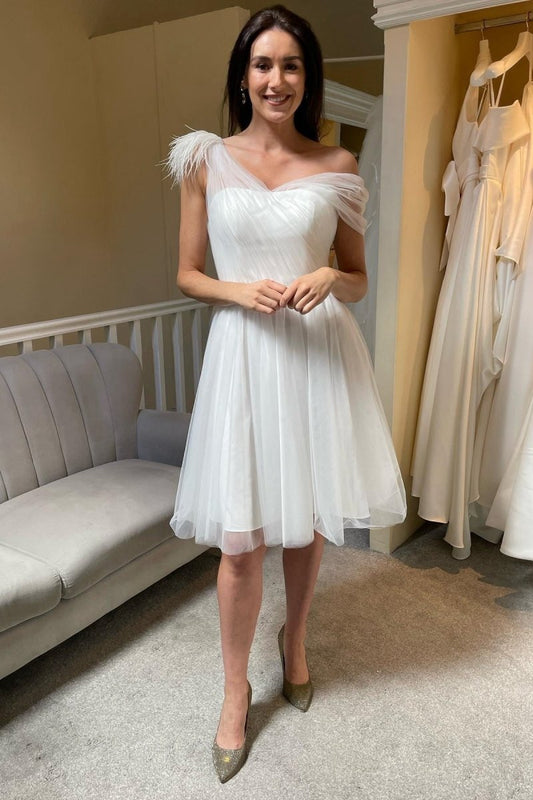 Asymmetrical Tulle A-line Knee-Length Wedding Dresses