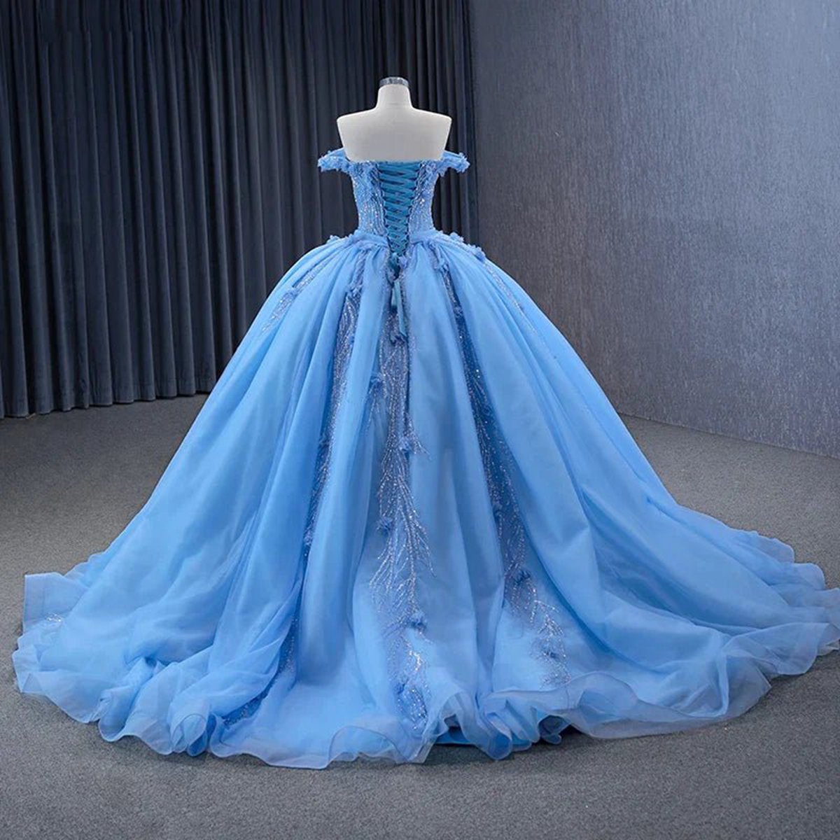 Quinceanera Dresses Elegant Sequins Ball Gown Sweetheart Lace Up Appliques Evening Party Dresses