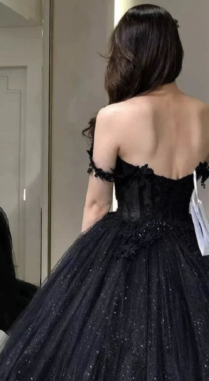 A-line Gothic Wedding Dresses Off the Shoulder Lace Tulle