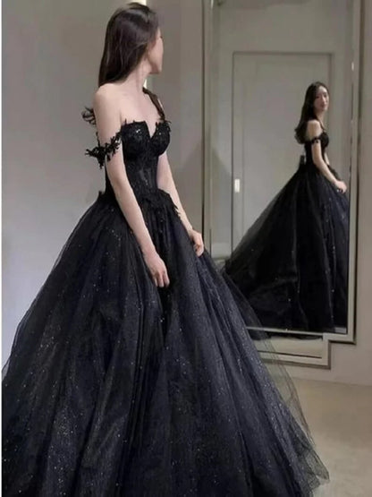 A-line Gothic Wedding Dresses Off the Shoulder Lace Tulle