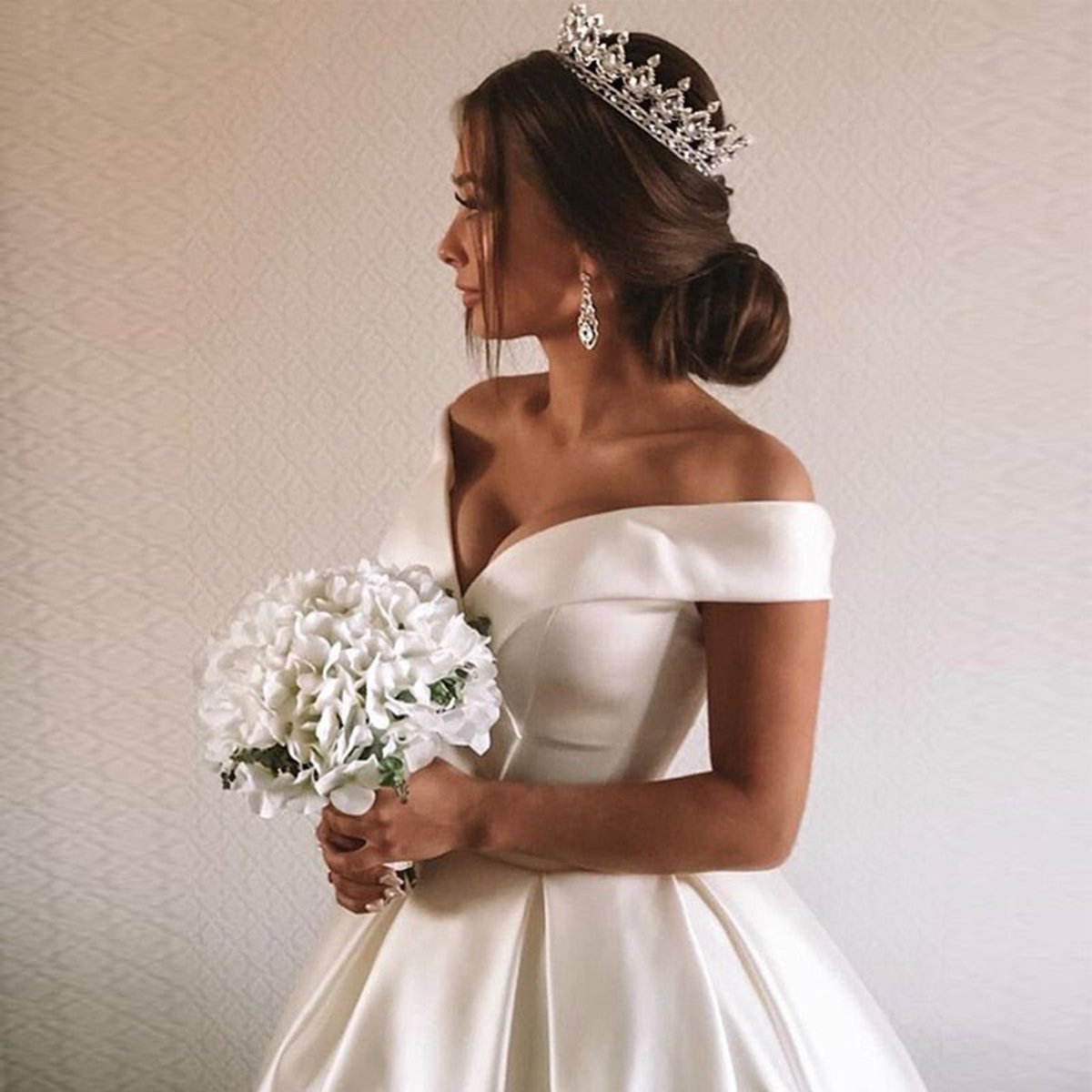A-line Satin Sweep Train Wedding Dresses with Sleeveless