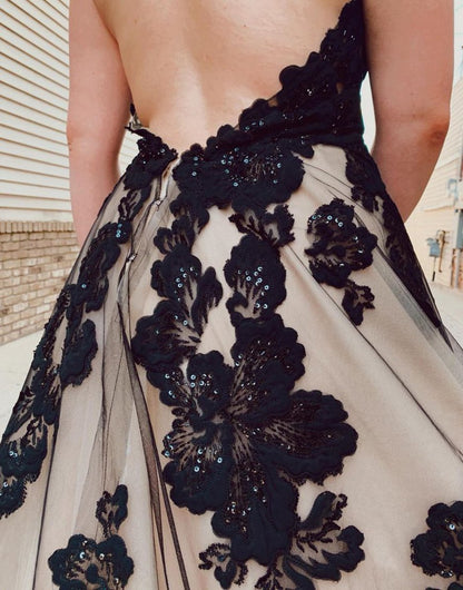 Open Back Court Train Wedding Dresses with Appliques
