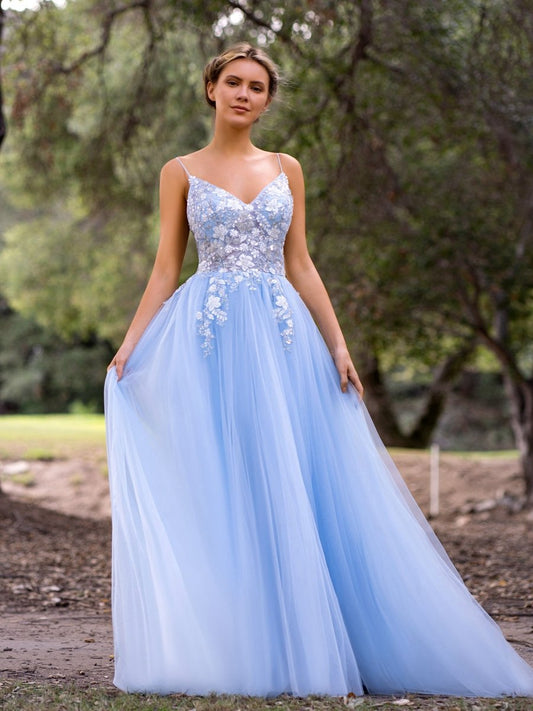 Deep V-Neck Applique Lace Floor Length Tulle Prom Dresses