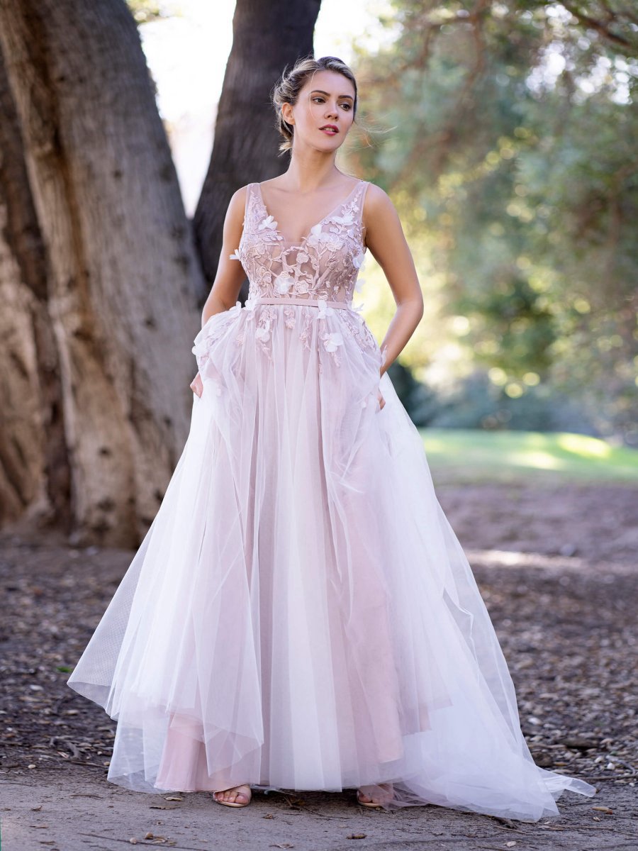 V-neck Appliques and 3D Flowers Lace Tulle Prom Dresses