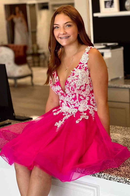 A-line V-Neck Tulle Homecoming Dresses with Appliques